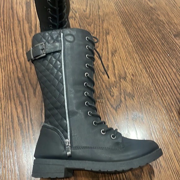 Black size 2 girl boots - Picture 3 of 6